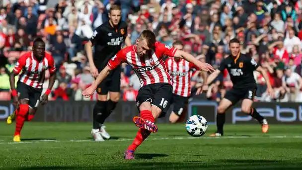 足球热潮持续升温，球员们势不可挡的简单介绍