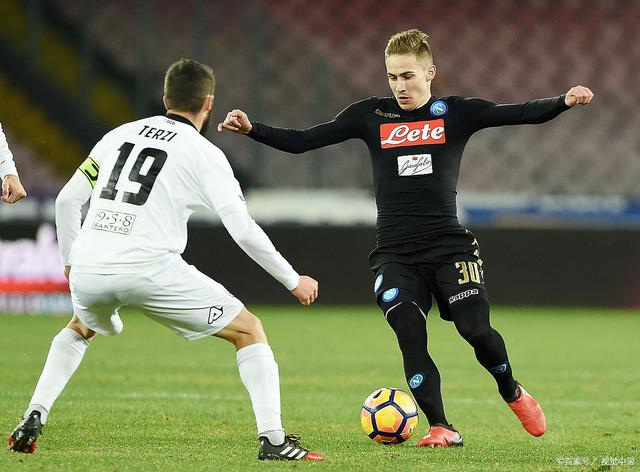 弗罗西诺内客场绝杀斯佩齐亚，客场不败