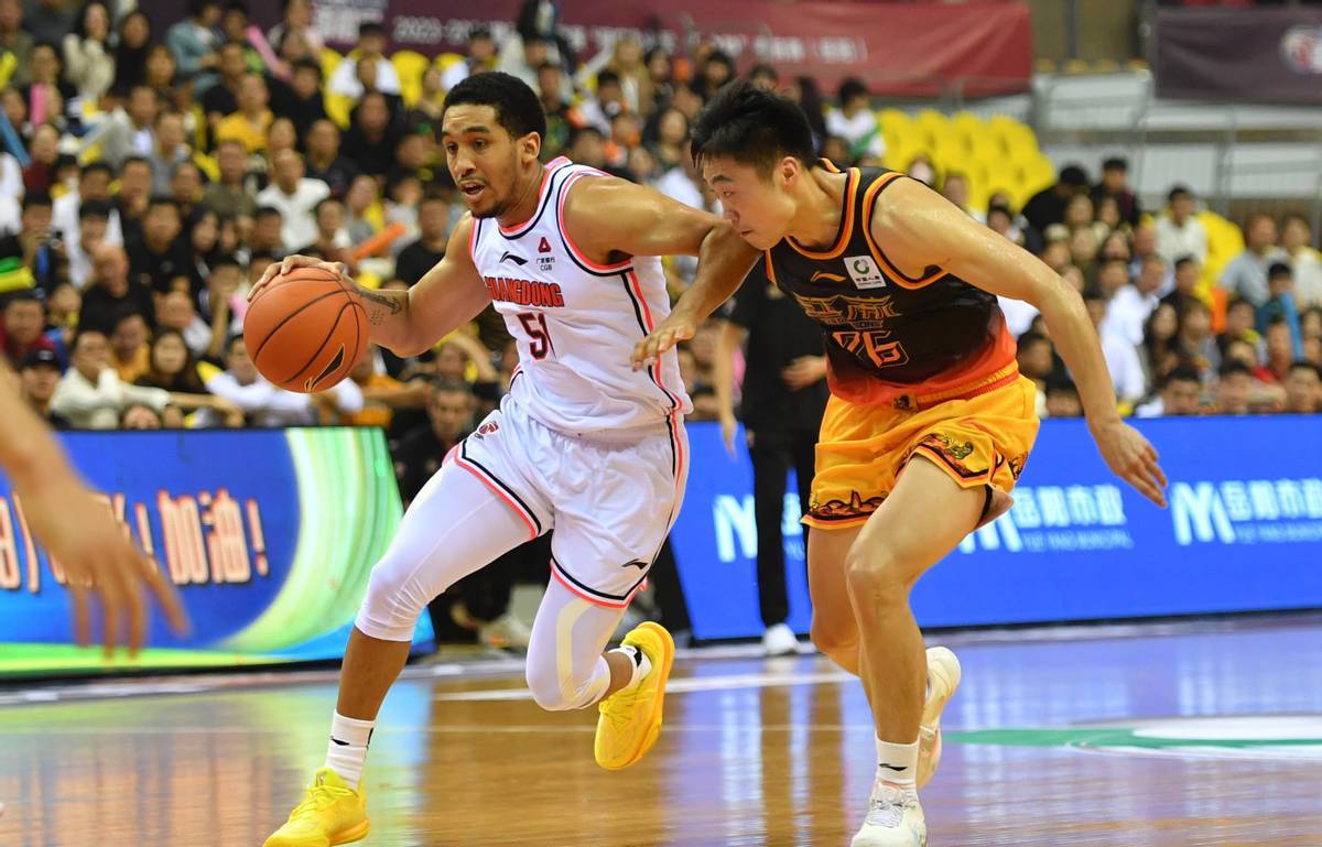 职业篮球联赛球员表现引人瞩目