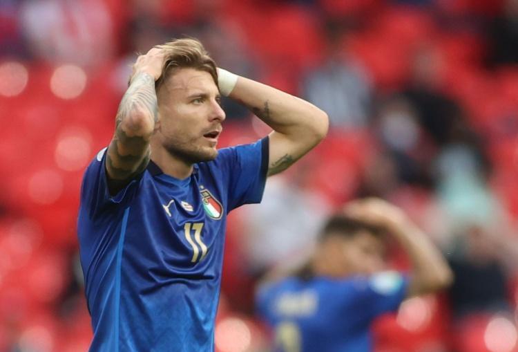 包含英格兰-轻取意大利->英格兰轻松以-击败意大利的词条