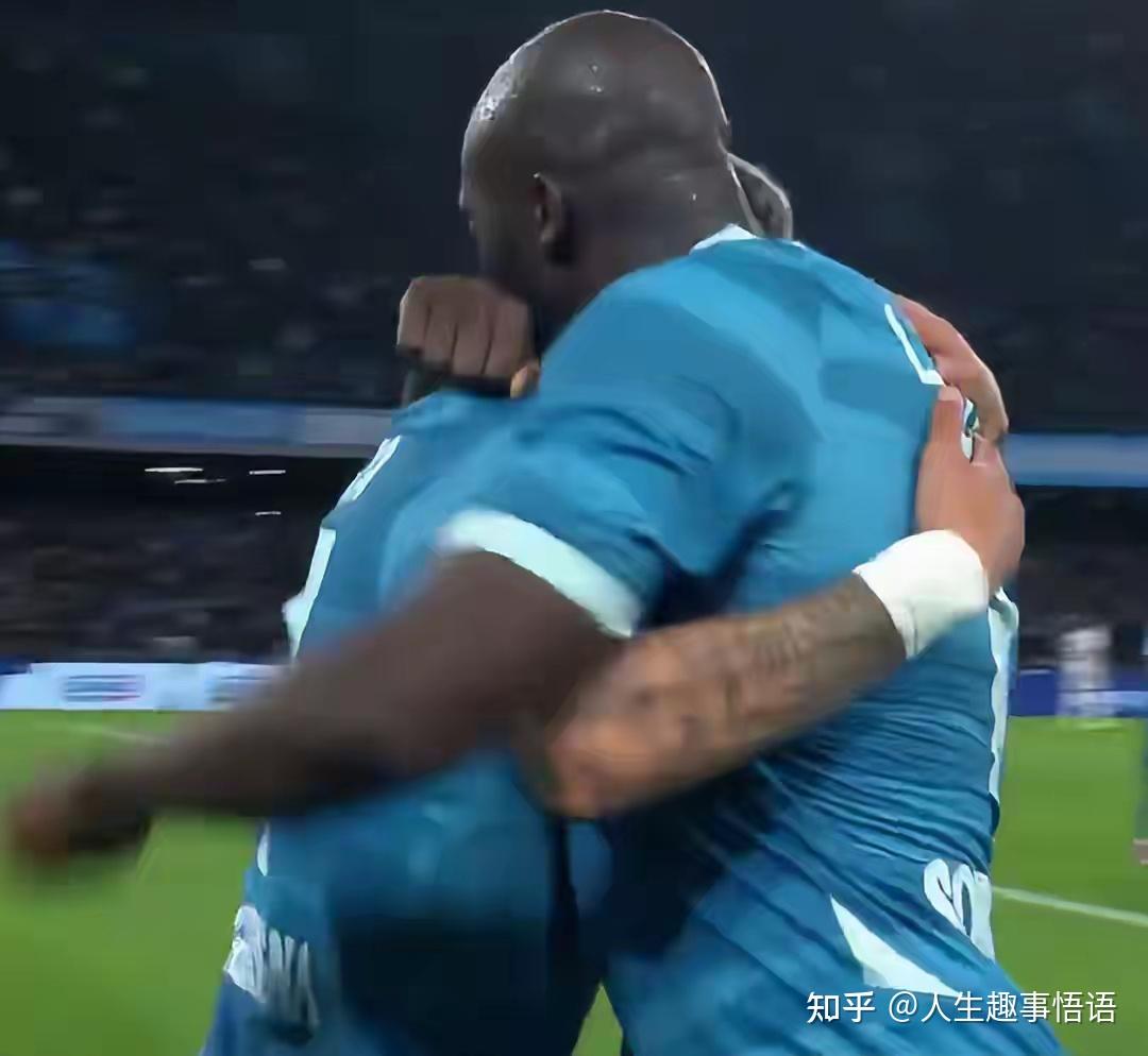 那不勒斯中场集体进球，完胜对手
