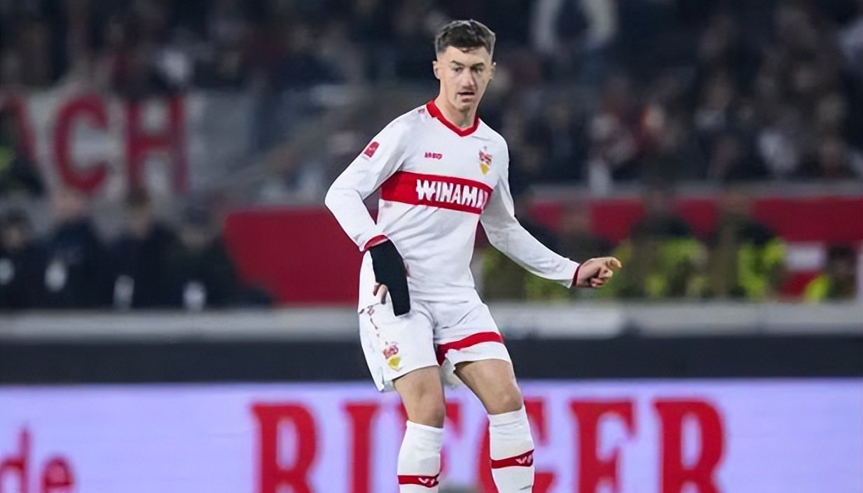 热门球队在比赛中展现出强大的实力