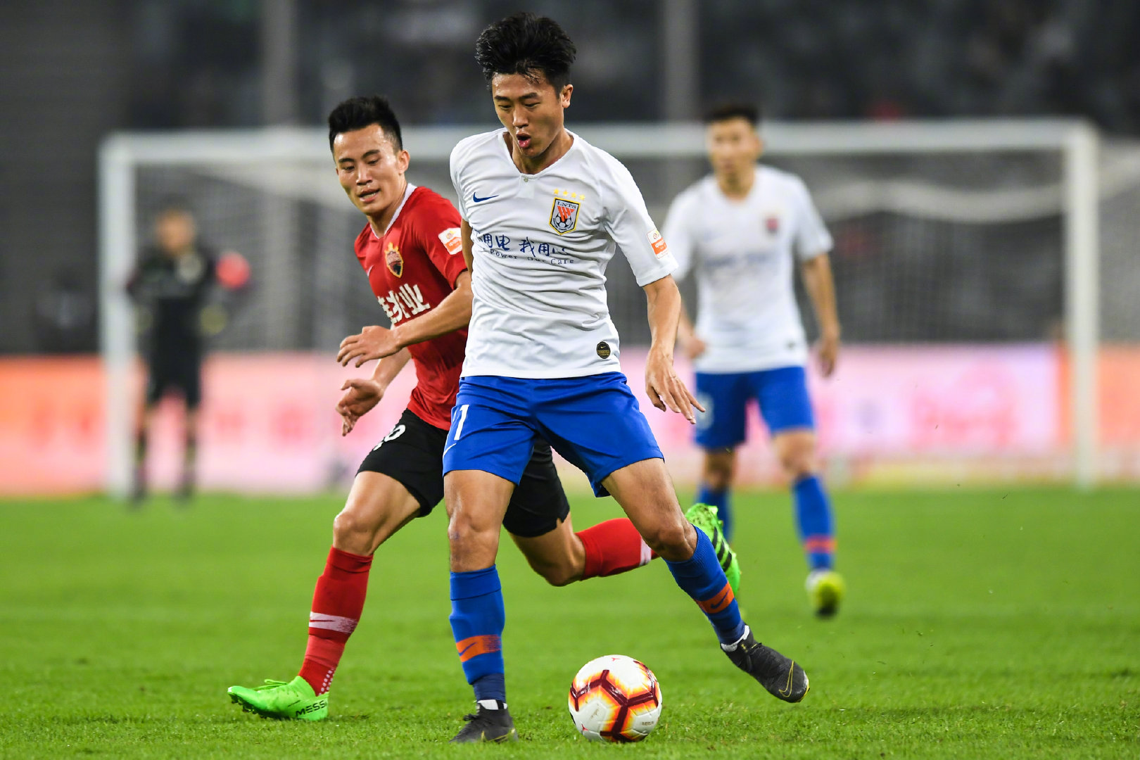 关于深圳佳兆业客场战胜山东鲁能，取得意外胜利的信息