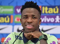 维尼修斯再度上演帽子戏法，巴黎圣日耳曼后防线成筛子！的简单介绍