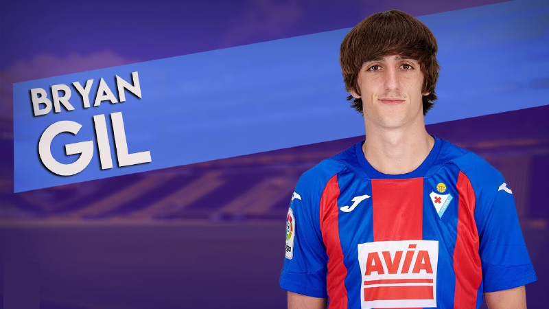 内马尔传射建功，那不勒斯新星横空出世，场边球探频频记笔记