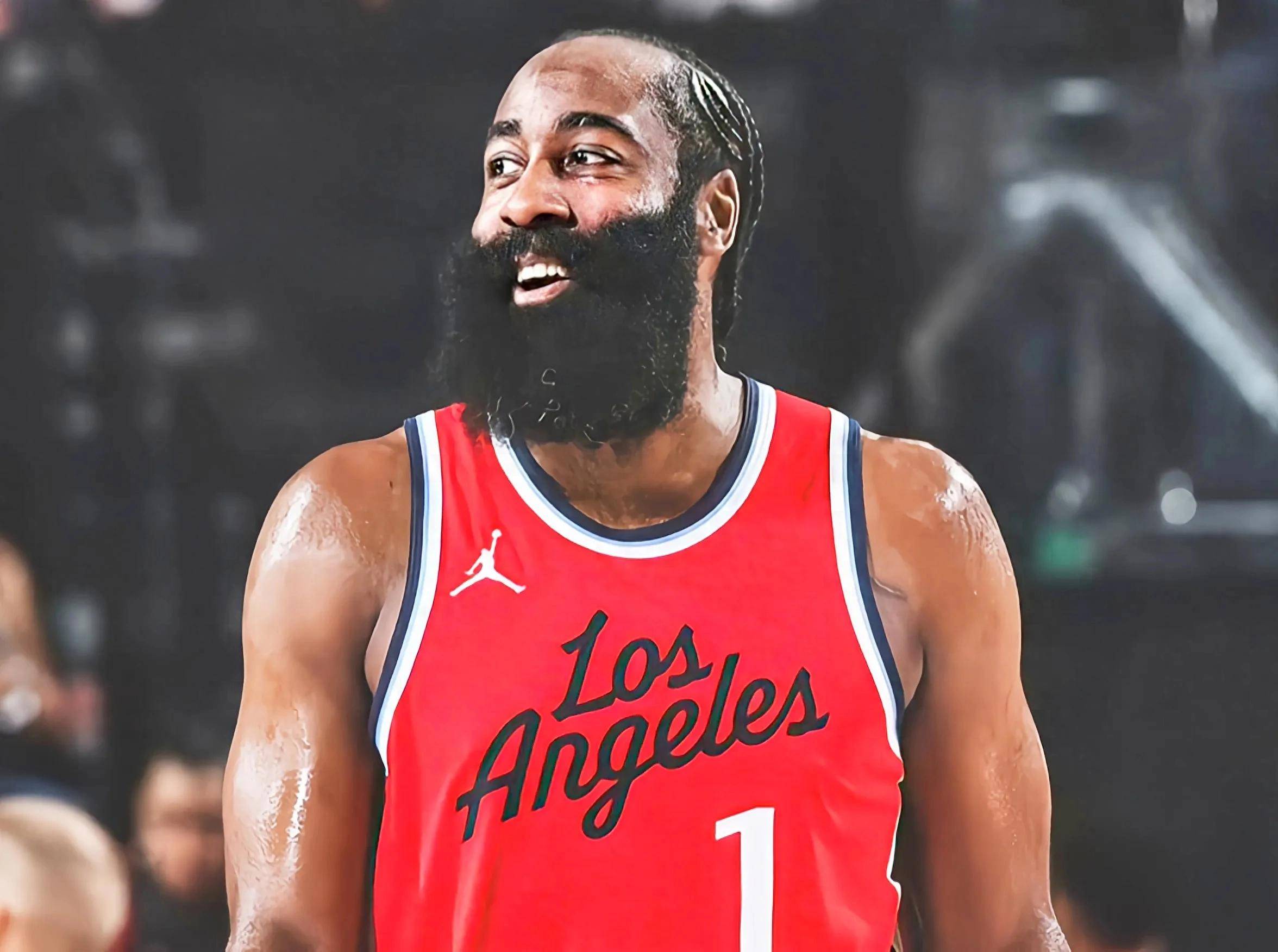 哈登险胜欧文，球队未来可期关键表现点燃全场！